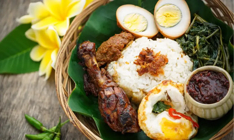 Nasi Rames Warung Fasha: Santapan Harian yang Menggoda Selera di Cilacap